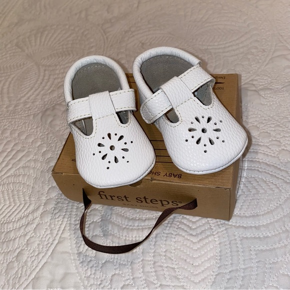 First Steps baby girls white moccasins - Picture 10 of 10